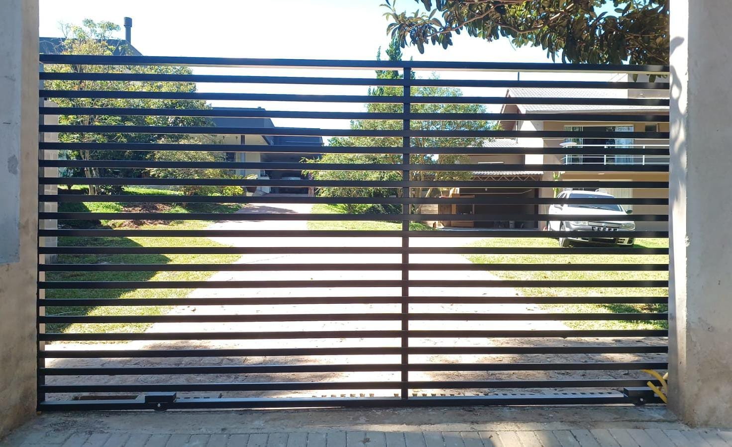 Portao de Garagem de Correr em metalon galvanizado - Metalurgica Bom Jesus Curitiba